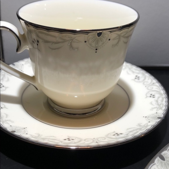 Noritake 5piece place setting. - Picture 3 of 6